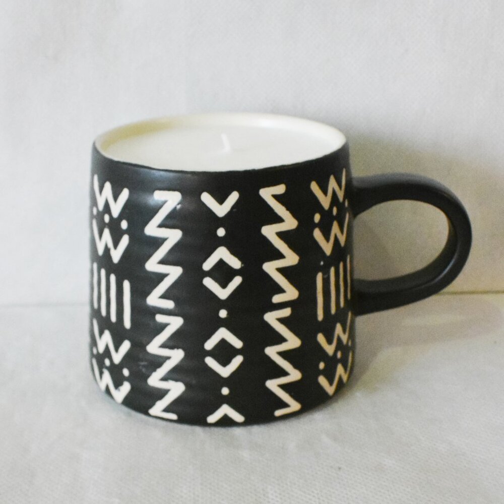 🧡 Black and White ZigZag Pattern Ceramic Mug Candle